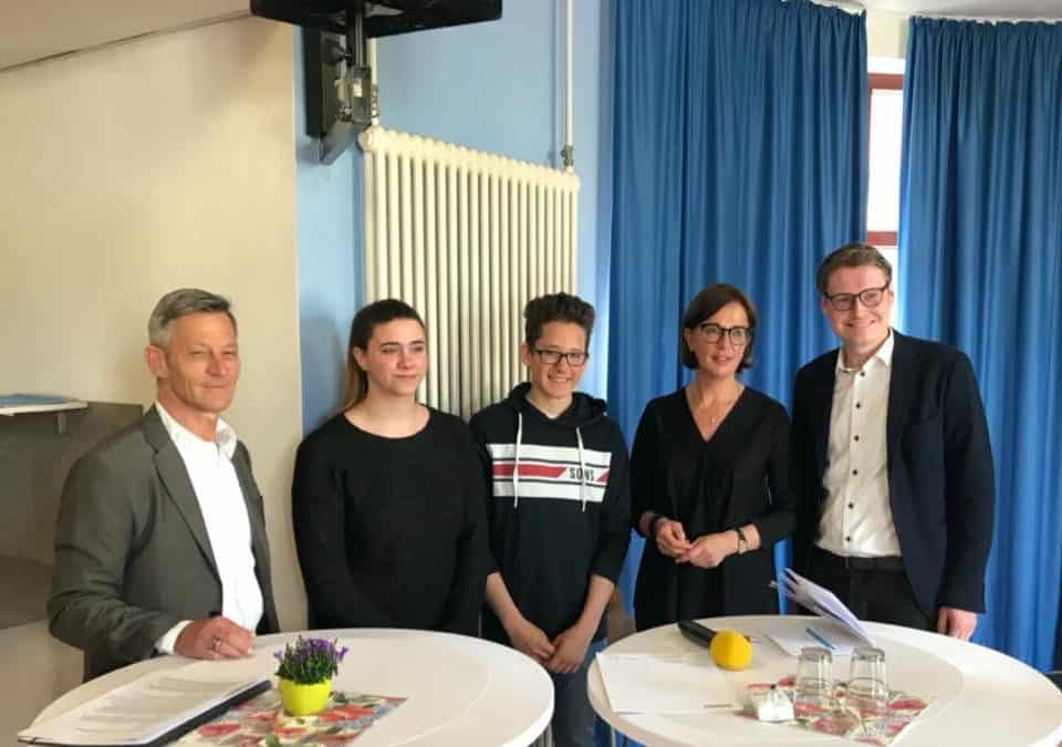Besuch der Bettine-von-Arnim-Gesamtschule mit Ministerin Gebauer in Langenfeld